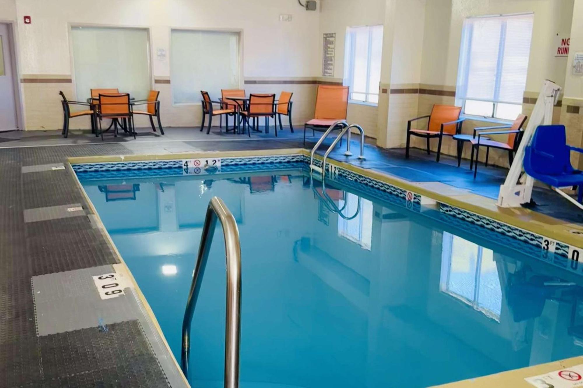 Clarion Pointe Albemarle Hotel Luaran gambar
