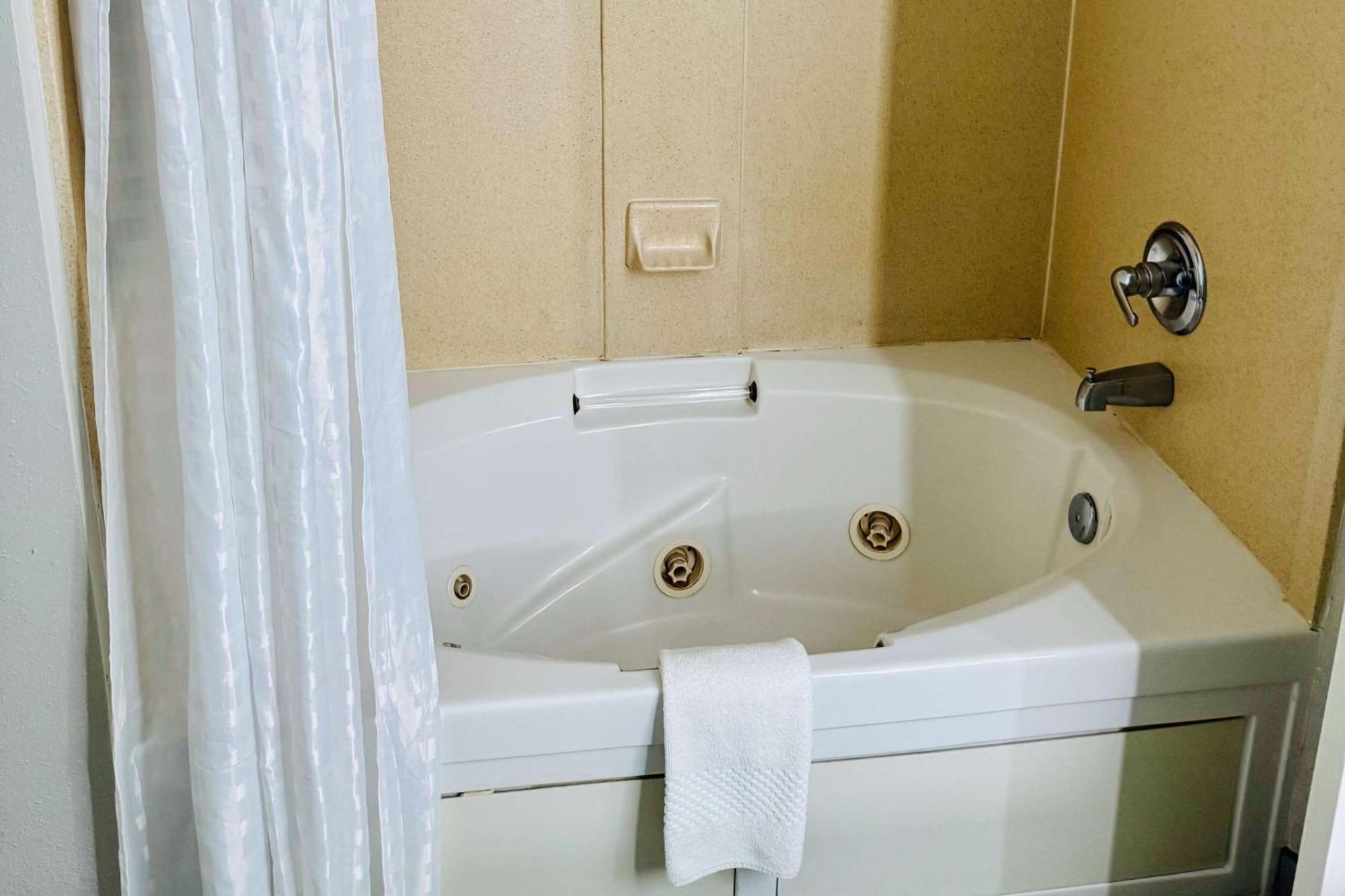 Clarion Pointe Albemarle Hotel Luaran gambar